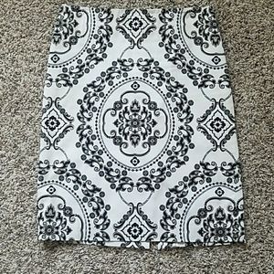 White House Black & White Pencil Skirt, size 0